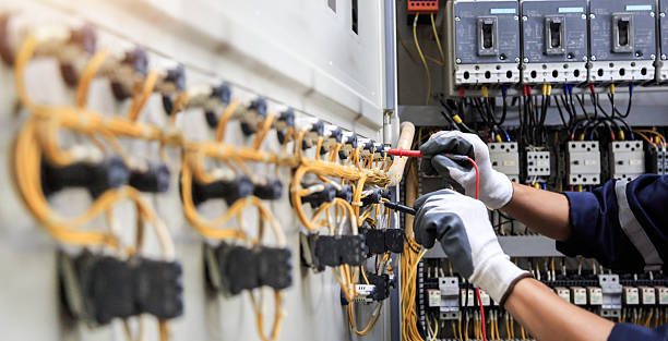 Professional Electrician technician working in Bismarck, MO